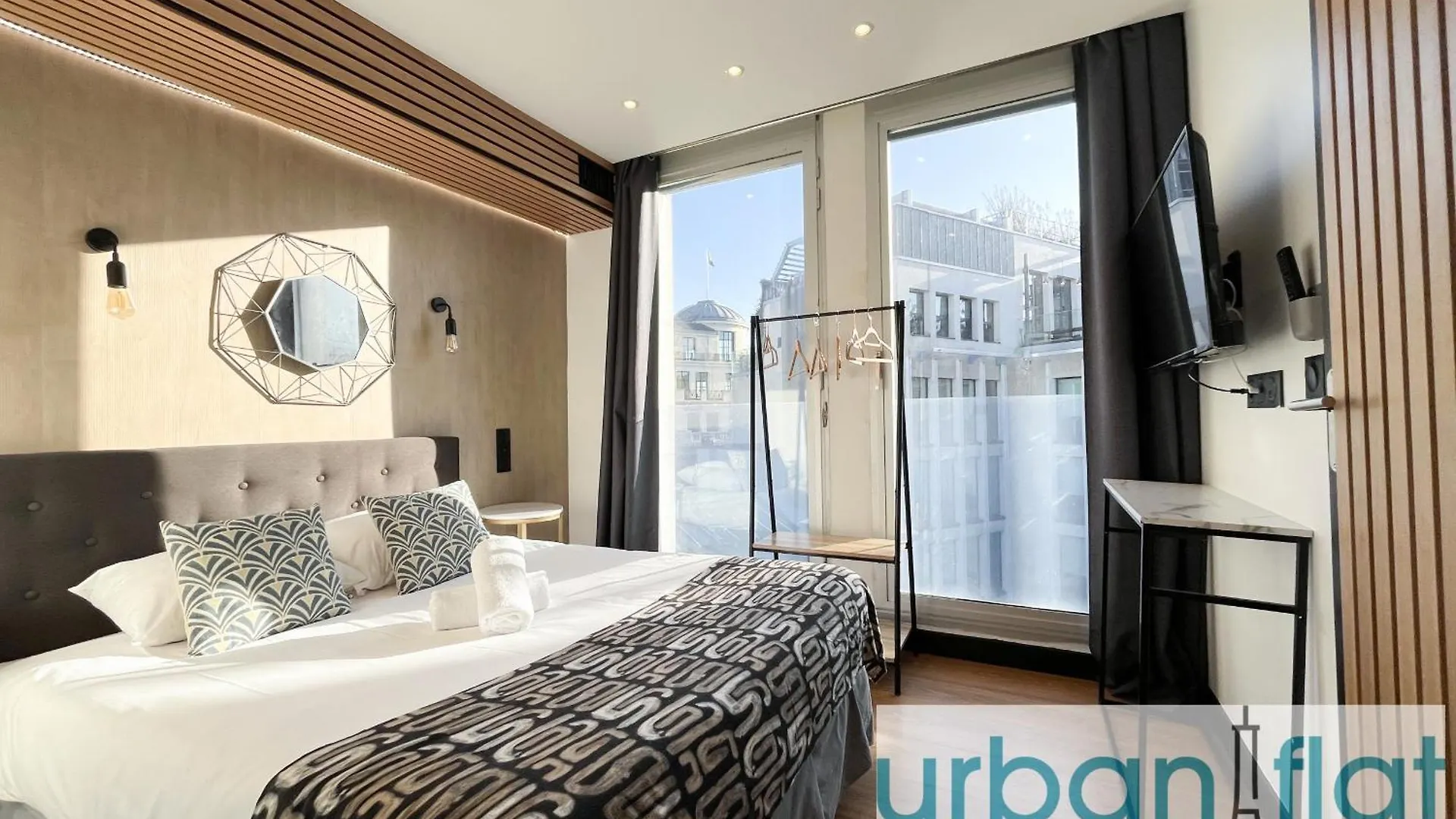 Urban Flat 128 - Art Rock 4Bdr Flat Near Champs-Elysees Paris