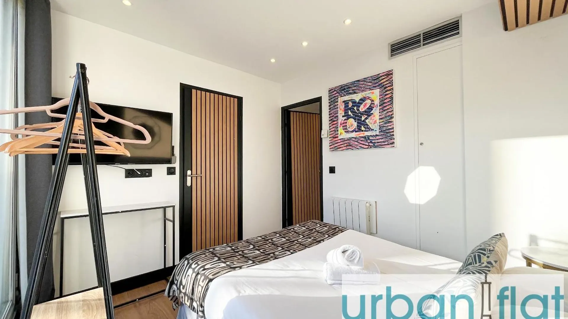 Urban Flat 128 - Art Rock 4Bdr Flat Near Champs-Elysees Paris Apartment