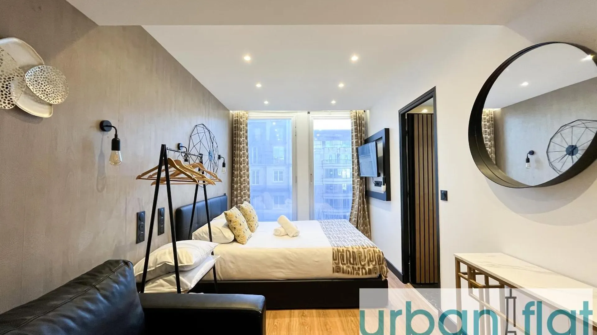 Urban Flat 128 - Art Rock 4Bdr Flat Near Champs-Elysees Paris Apartment
