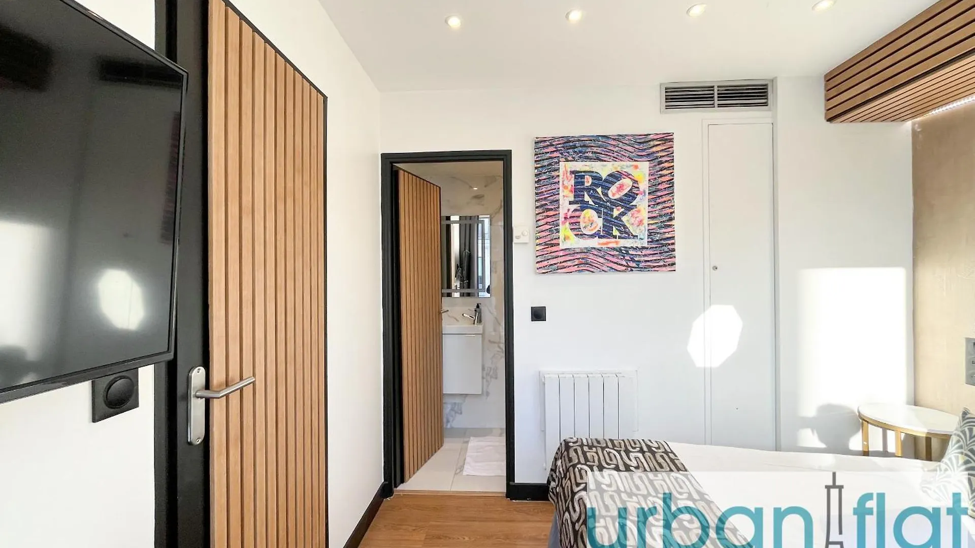 Apartment Urban Flat 128 - Art Rock 4Bdr Flat Near Champs-Elysees Paris