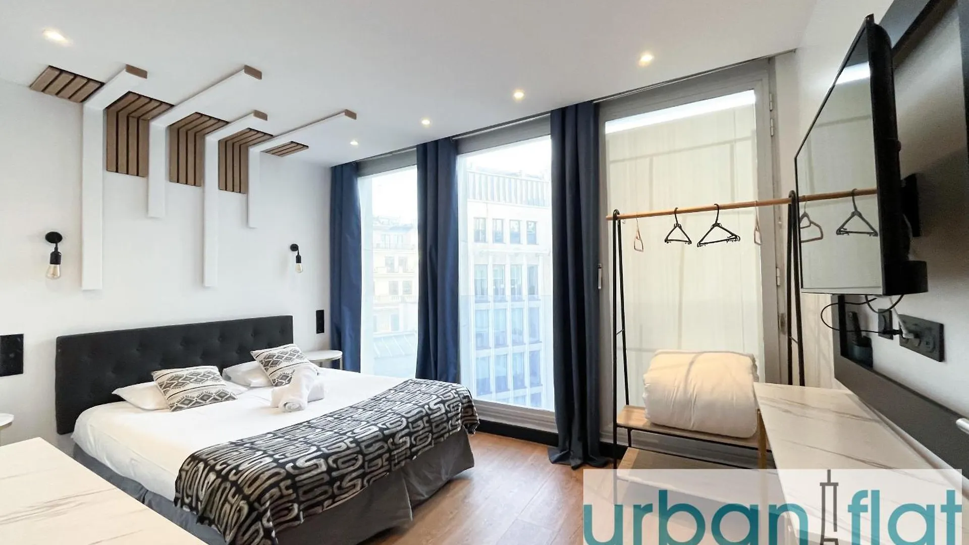 Urban Flat 128 - Art Rock 4Bdr Flat Near Champs-Elysees Paris Apartment